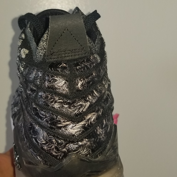 Lebron 17 youth - Picture 10 of 13